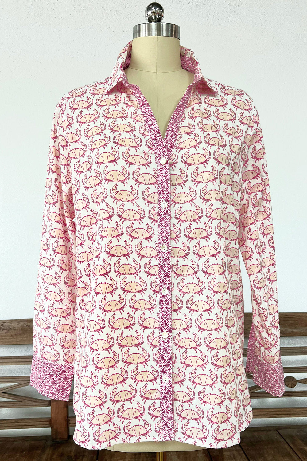 blouse with pink crab print 